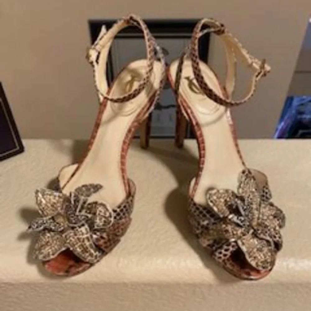Vince Camuto Signature VI-BETTIE Heels - Picture 2 of 9